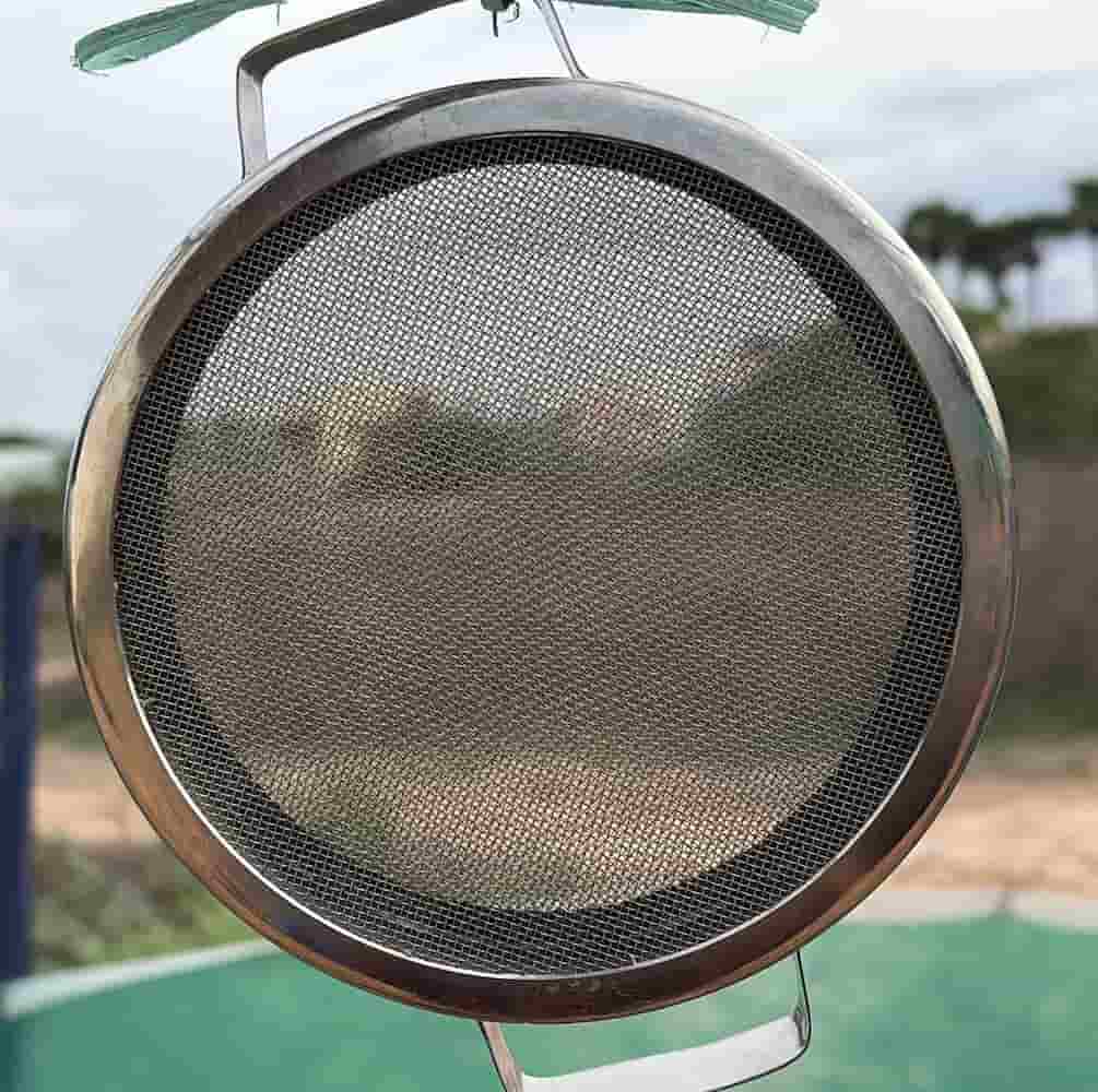 Bioassay Cage for Pesticide Spray Analyses